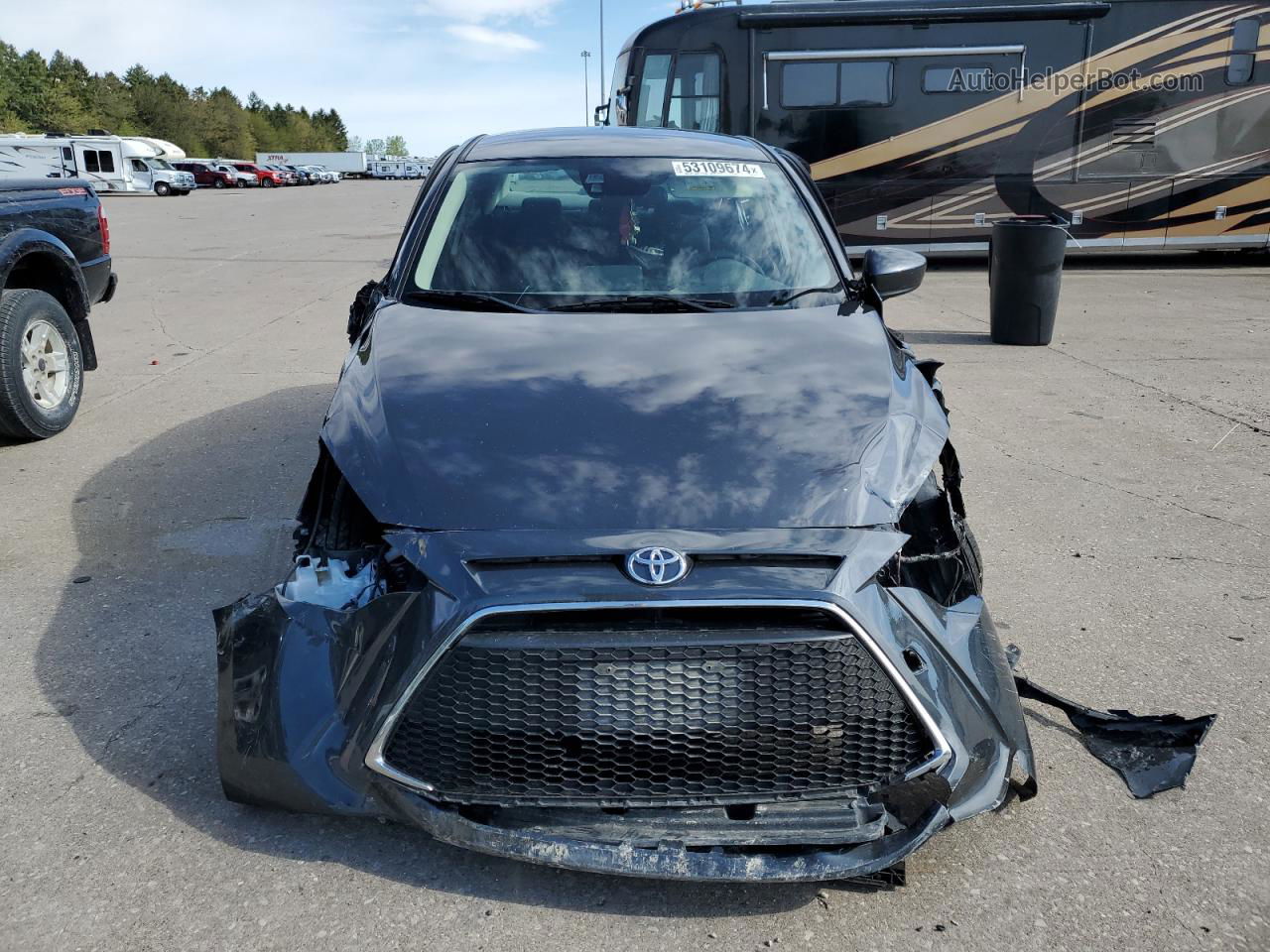 2019 Toyota Yaris L Gray vin: 3MYDLBYV5KY512660