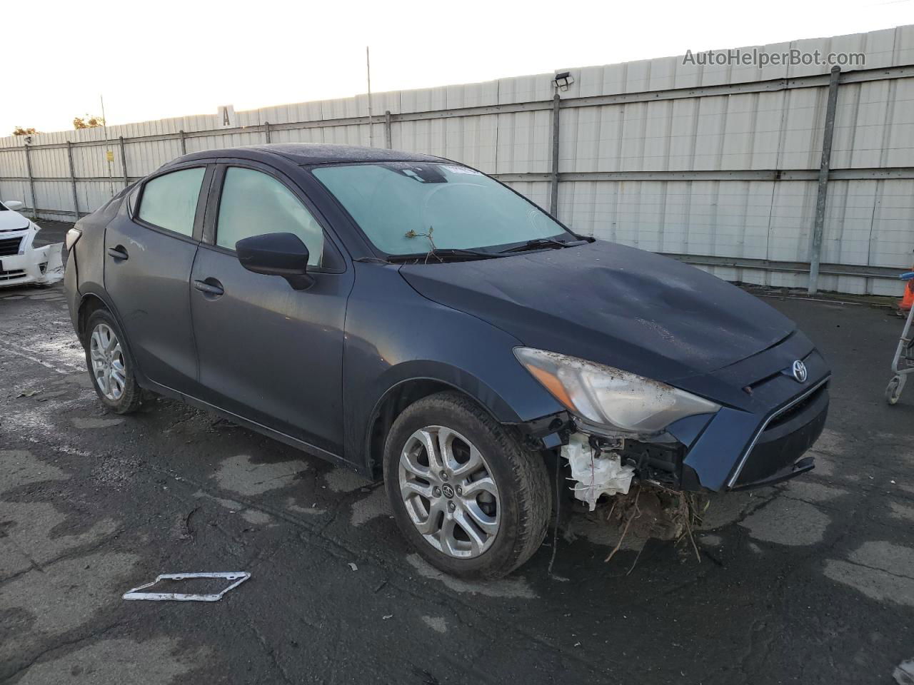 2018 Toyota Yaris Ia  Gray vin: 3MYDLBYV6JY310585