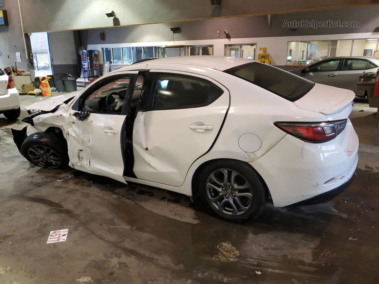 2019 Toyota Yaris L White vin: 3MYDLBYV6KY512330