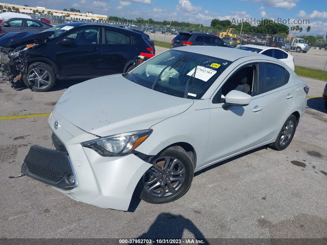 2019 Toyota Yaris Sedan L/le/xle Серый vin: 3MYDLBYV6KY518046