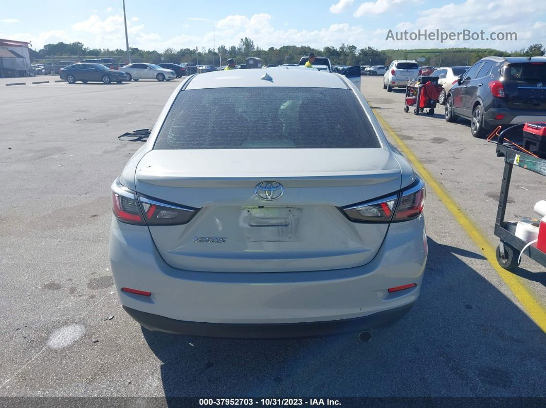 2019 Toyota Yaris Sedan L/le/xle Gray vin: 3MYDLBYV6KY518046