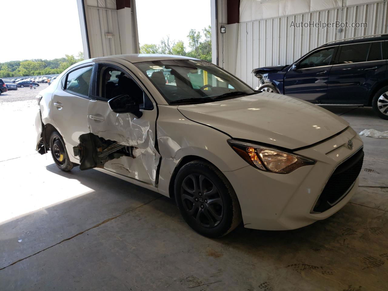 2019 Toyota Yaris L White vin: 3MYDLBYV6KY522548