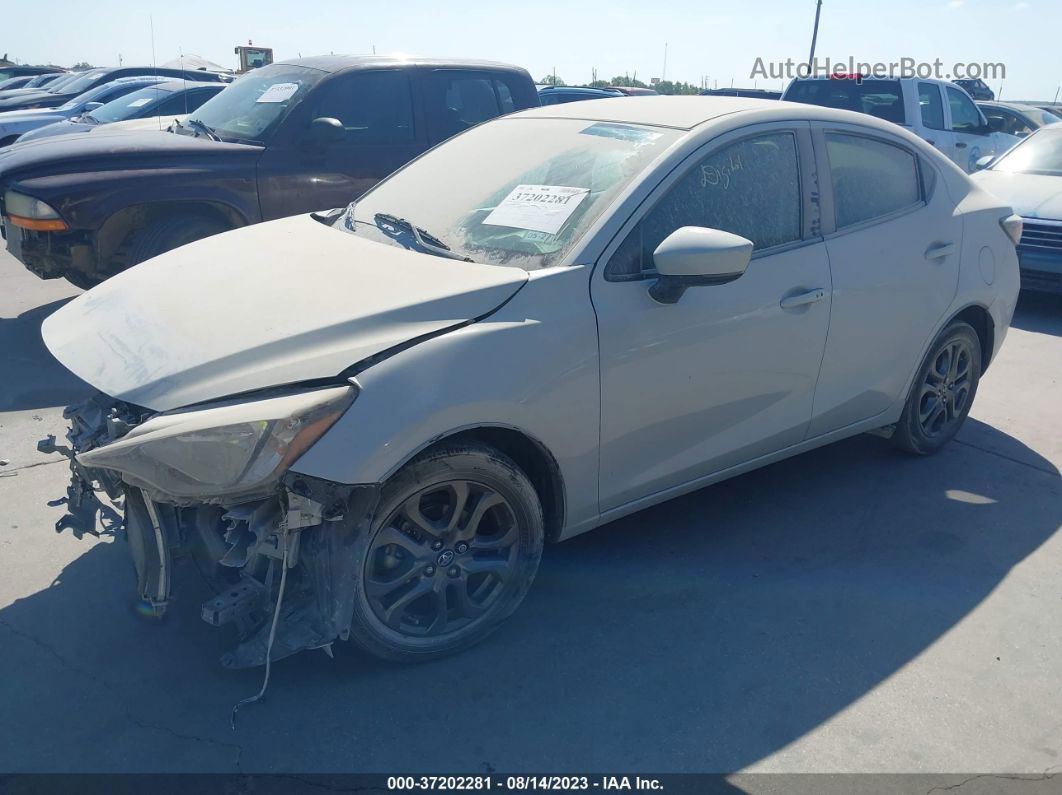 2019 Toyota Yaris Sedan L/le/xle White vin: 3MYDLBYV6KY526048