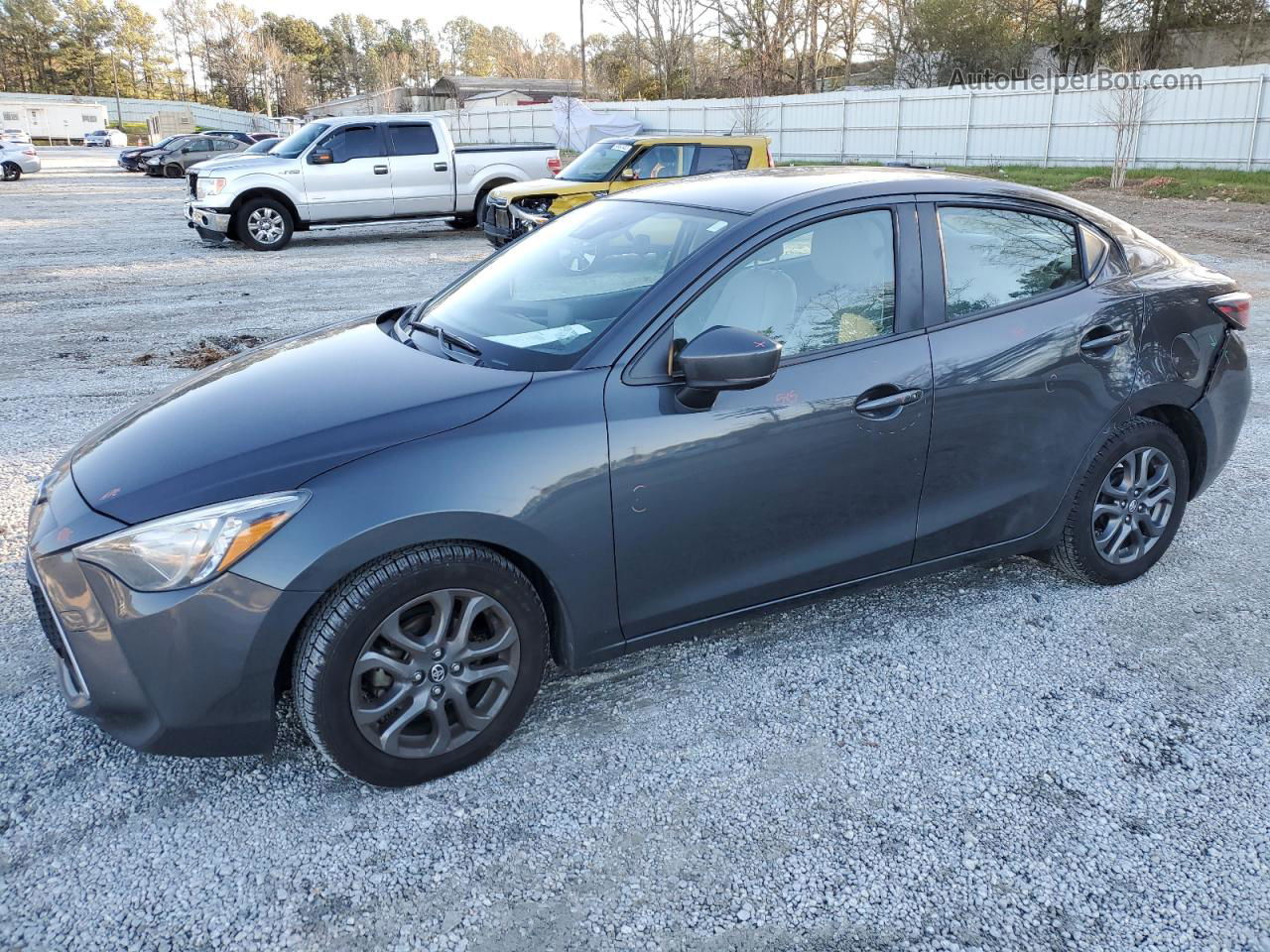 2019 Toyota Yaris L Gray vin: 3MYDLBYV7KY503104