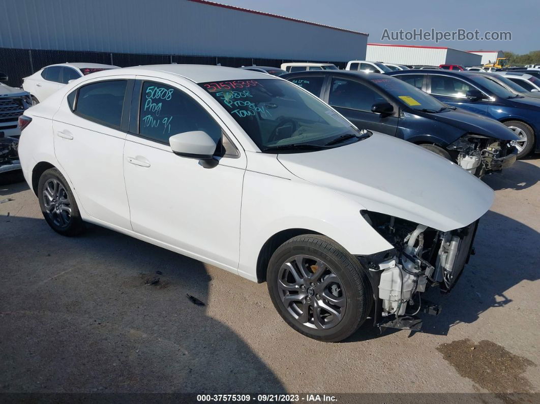 2019 Toyota Yaris  Xle White vin: 3MYDLBYV7KY504155