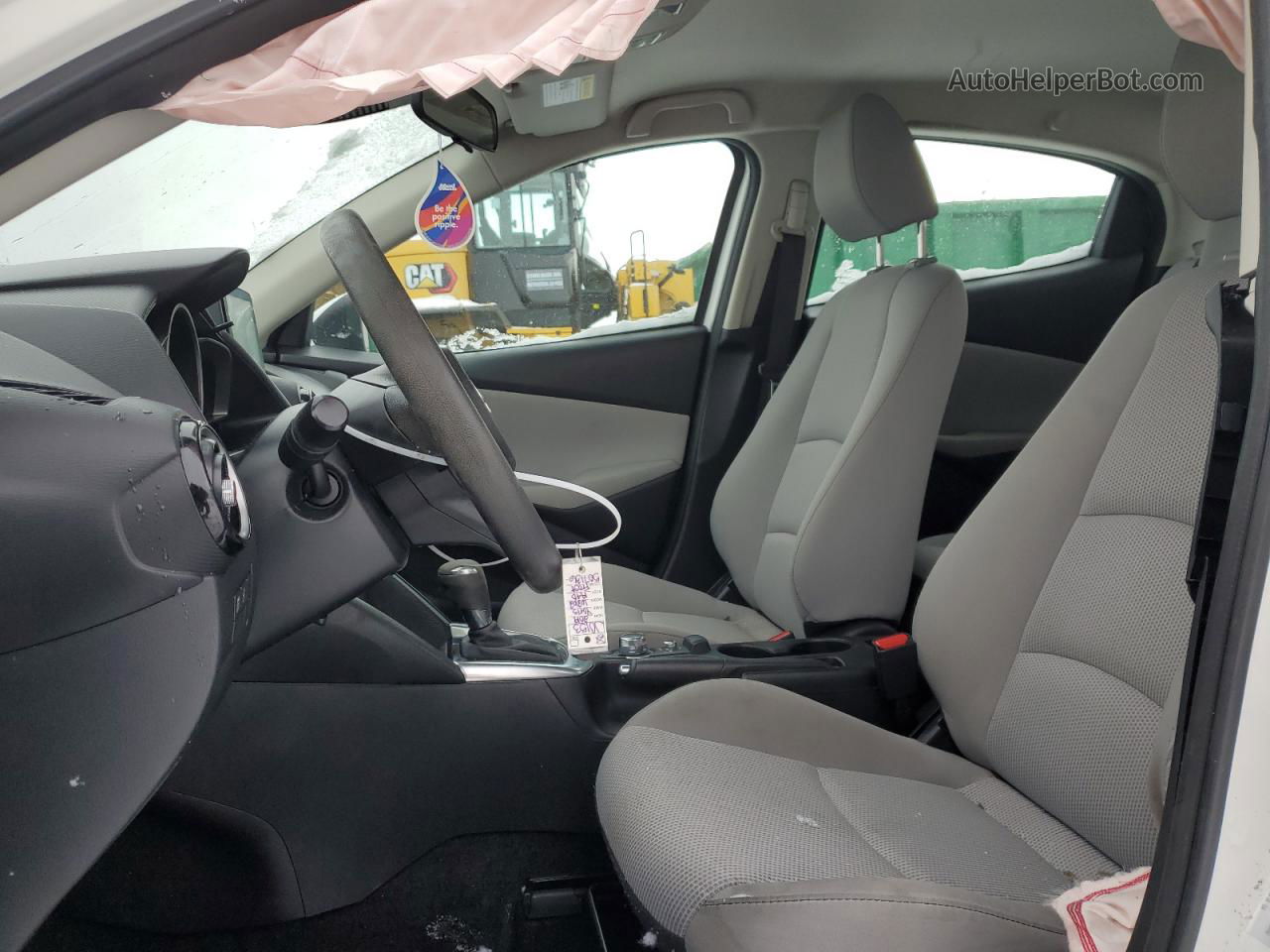 2019 Toyota Yaris L White vin: 3MYDLBYV7KY507136