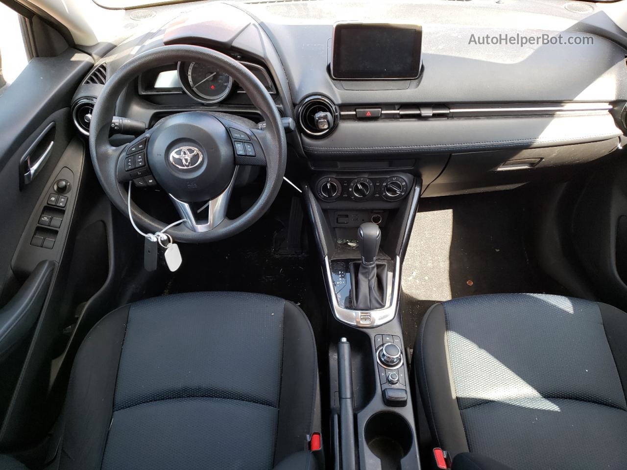 2018 Toyota Yaris Ia  Red vin: 3MYDLBYV8JY310023
