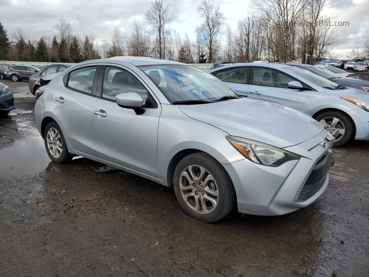 2018 Toyota Yaris Ia  Gray vin: 3MYDLBYV8JY315707