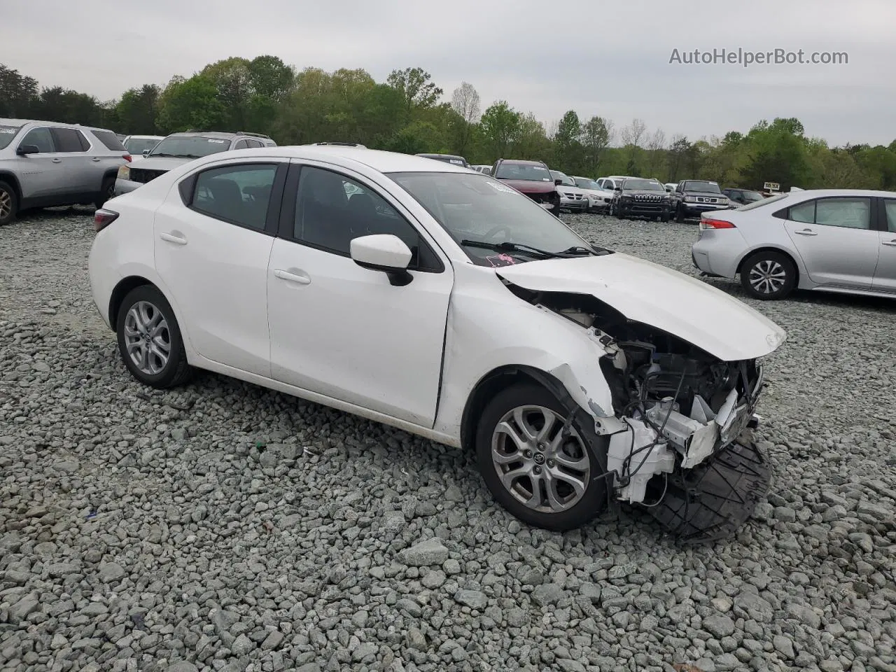 2018 Toyota Yaris Ia  Белый vin: 3MYDLBYV8JY324438