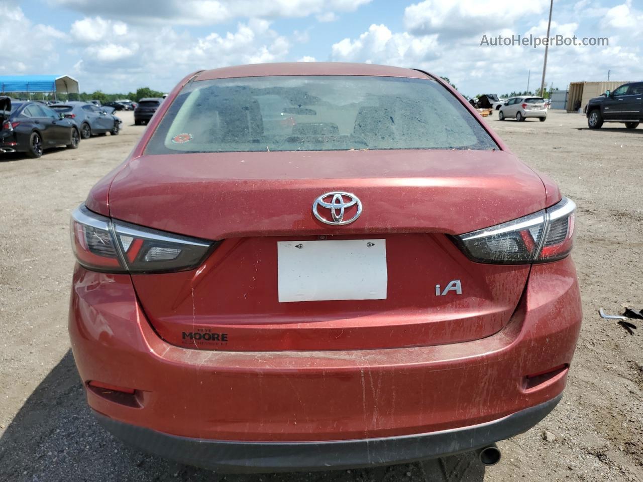 2018 Toyota Yaris Ia  Red vin: 3MYDLBYV8JY329882