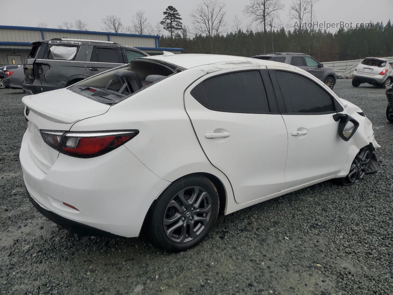 2019 Toyota Yaris L Белый vin: 3MYDLBYV8KY500261