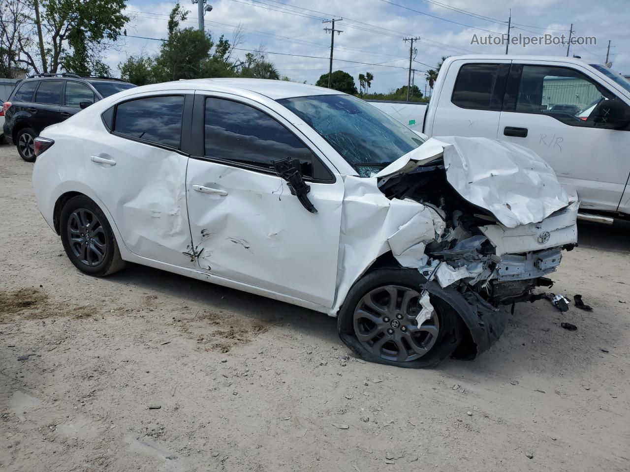 2019 Toyota Yaris L White vin: 3MYDLBYV8KY514127