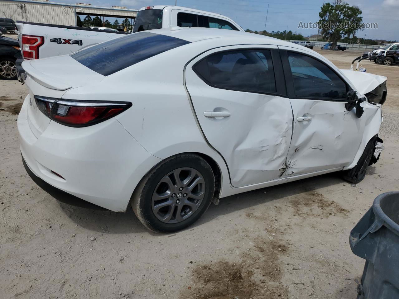 2019 Toyota Yaris L White vin: 3MYDLBYV8KY514127