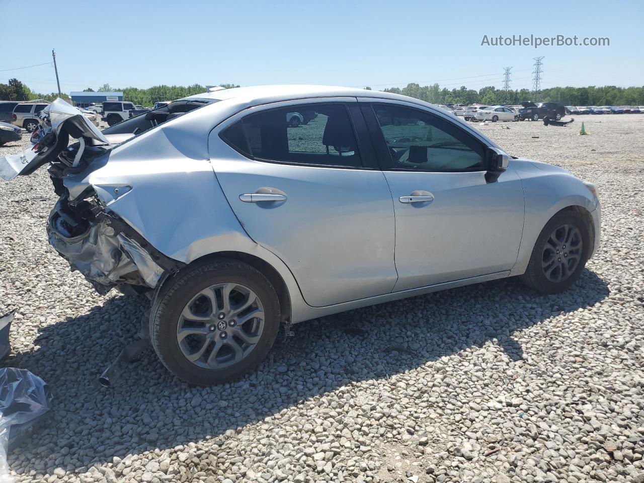 2019 Toyota Yaris L Silver vin: 3MYDLBYV8KY524267