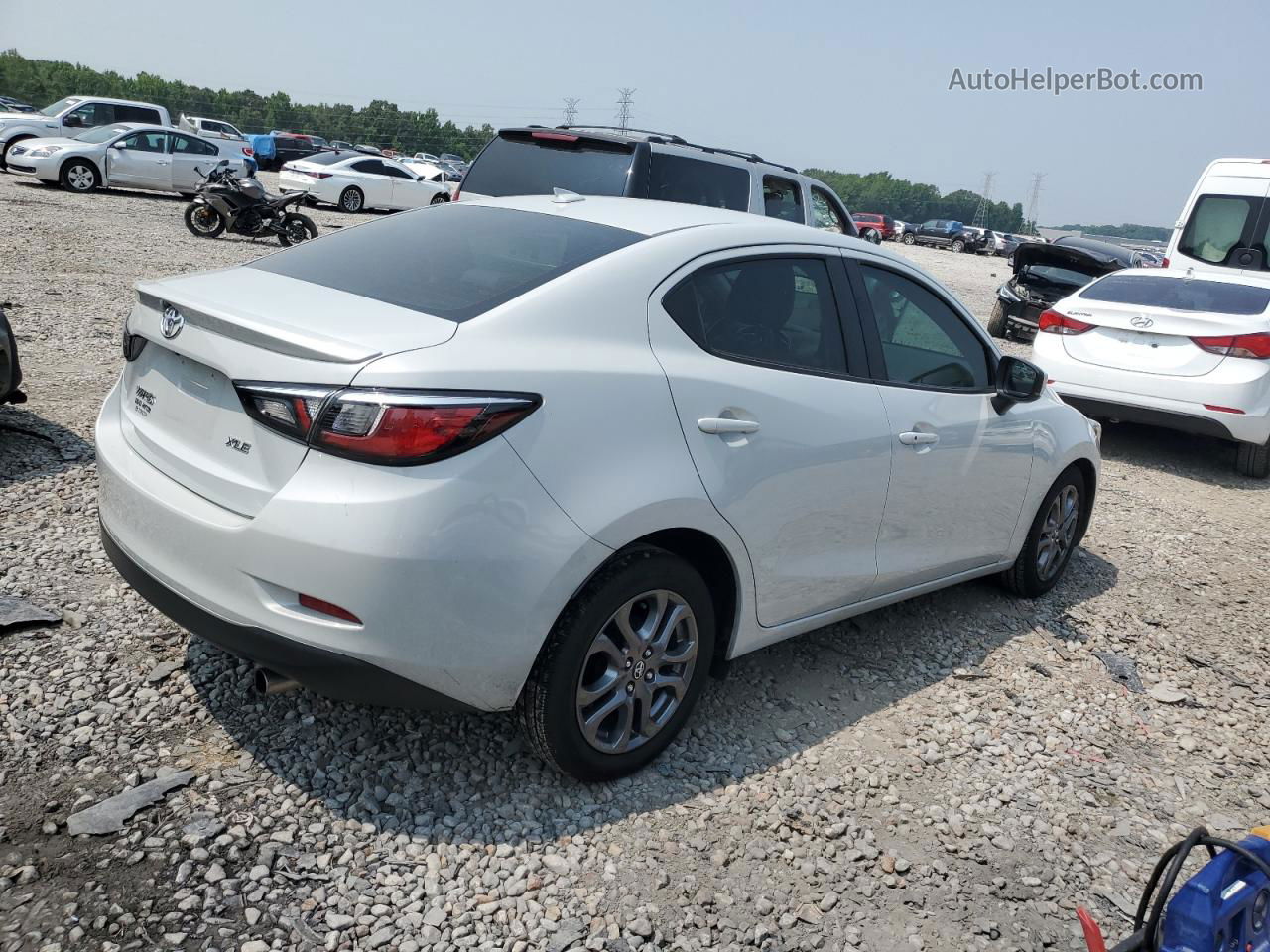 2019 Toyota Yaris L Silver vin: 3MYDLBYV8KY526018