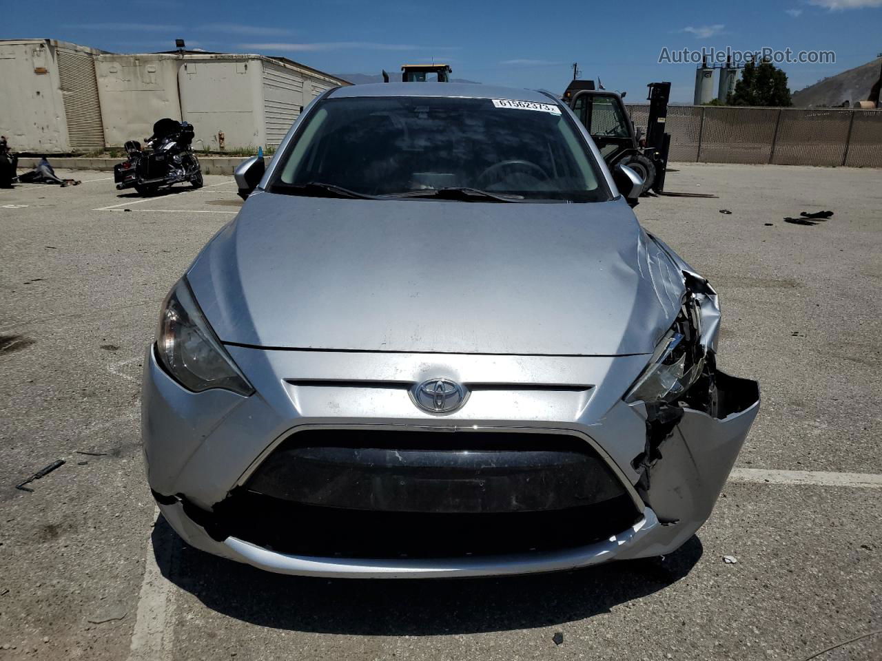 2018 Toyota Yaris Ia  Silver vin: 3MYDLBYV9JY332340