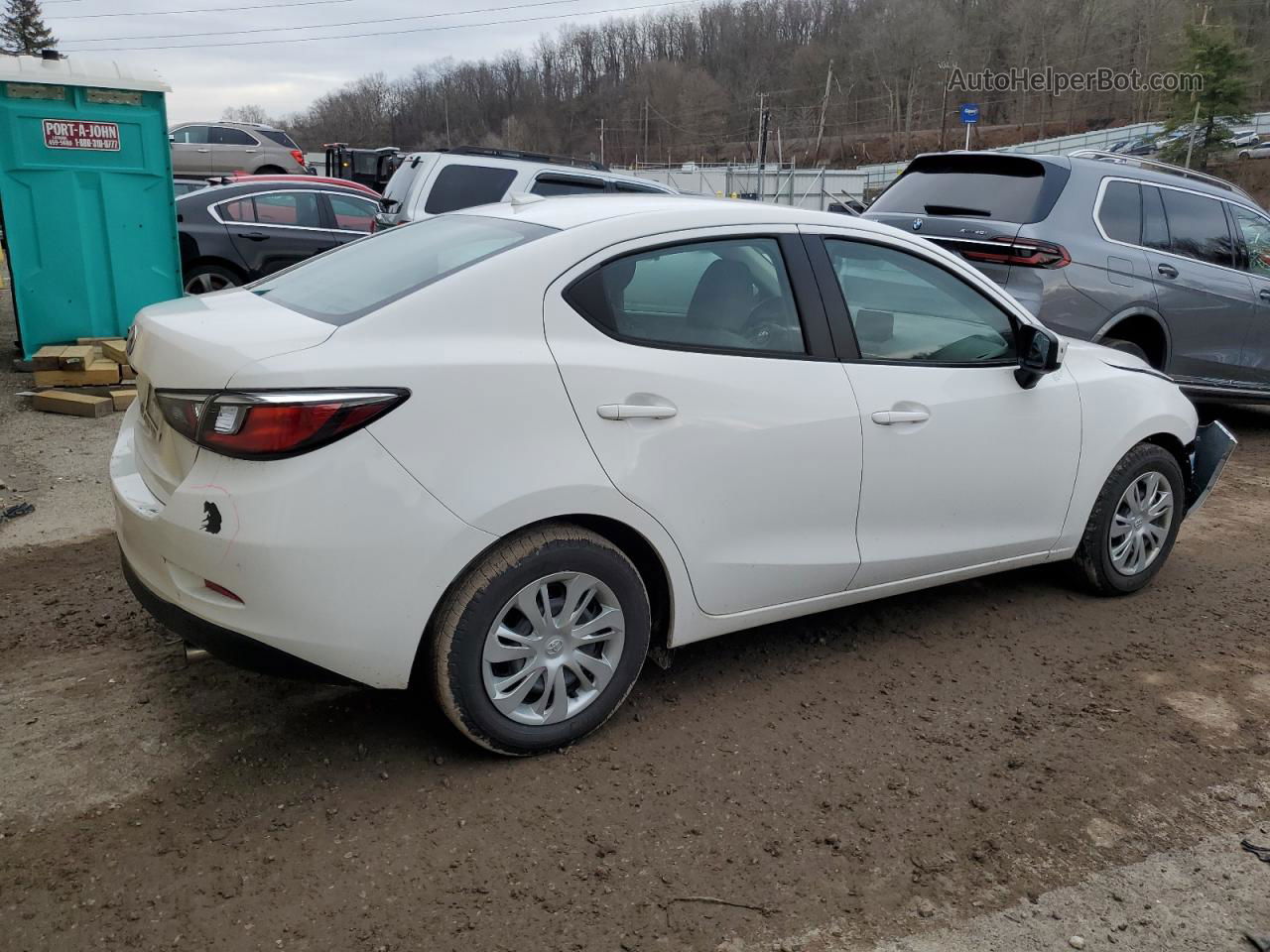 2019 Toyota Yaris L White vin: 3MYDLBYV9KY504545