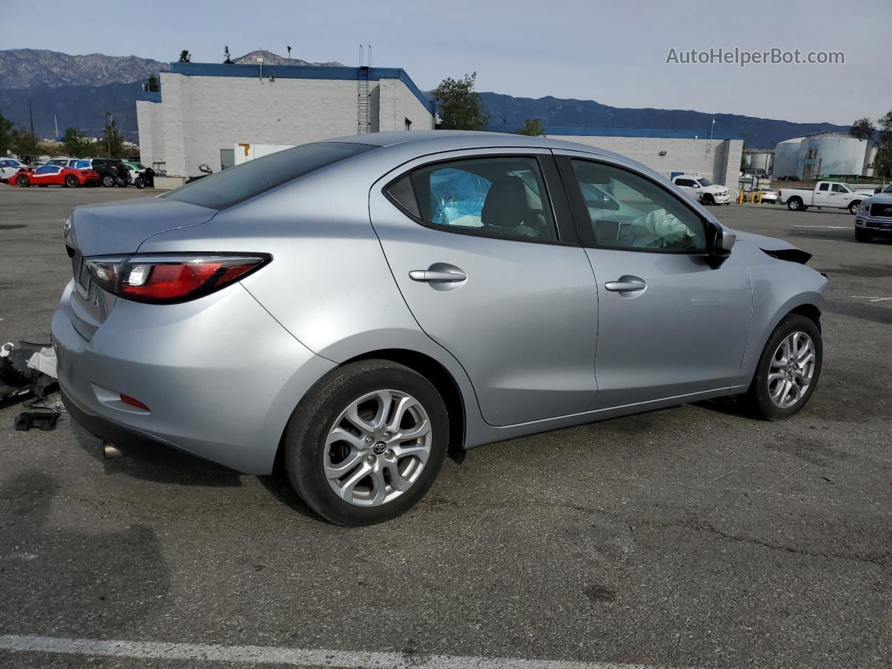 2018 Toyota Yaris Ia  Silver vin: 3MYDLBYVXJY306801