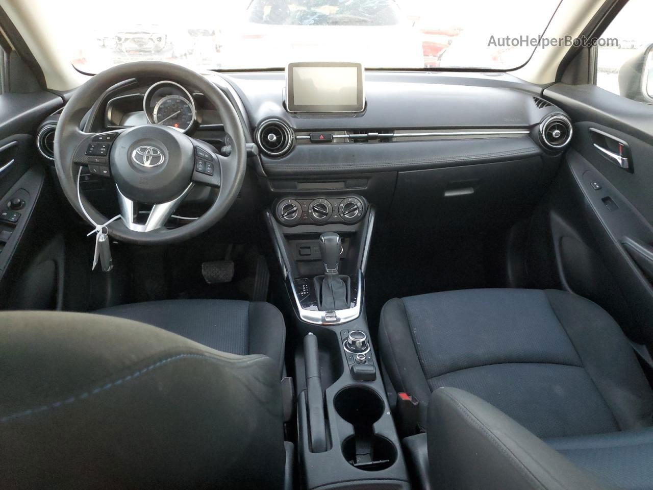 2018 Toyota Yaris Ia  White vin: 3MYDLBYVXJY315370