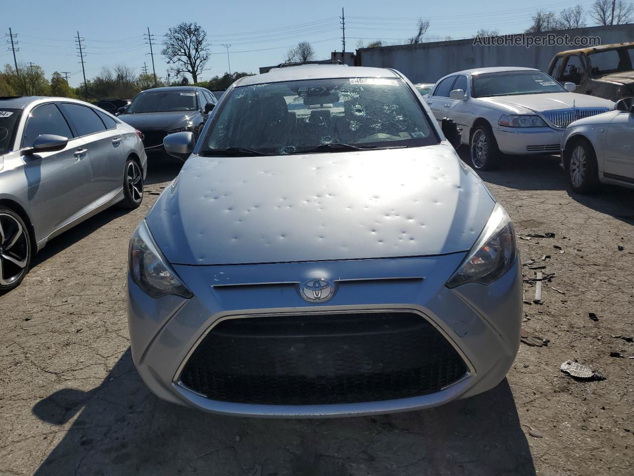 2019 Toyota Yaris L Silver vin: 3MYDLBYVXKY507356