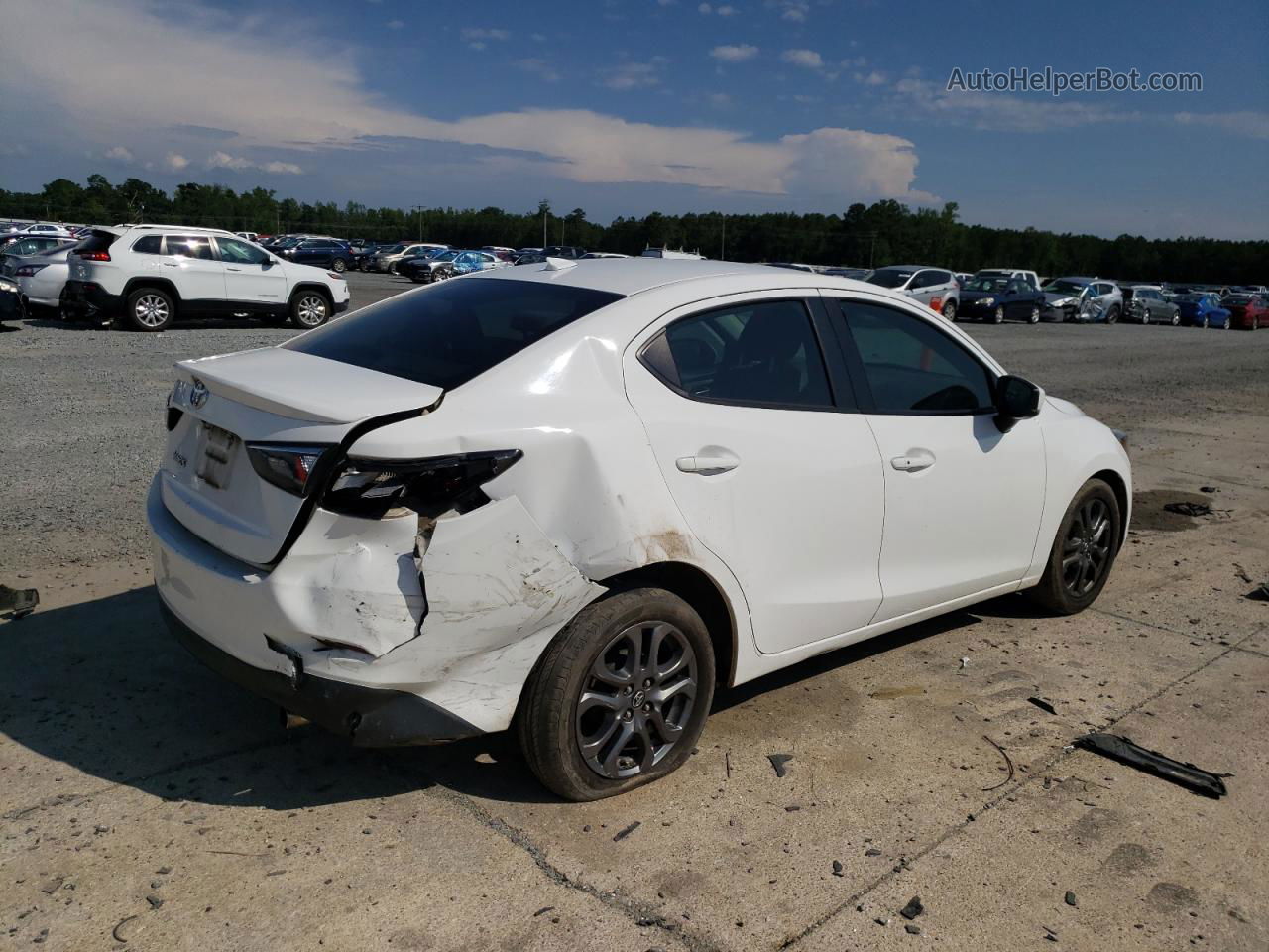 2019 Toyota Yaris L White vin: 3MYDLBYVXKY520446