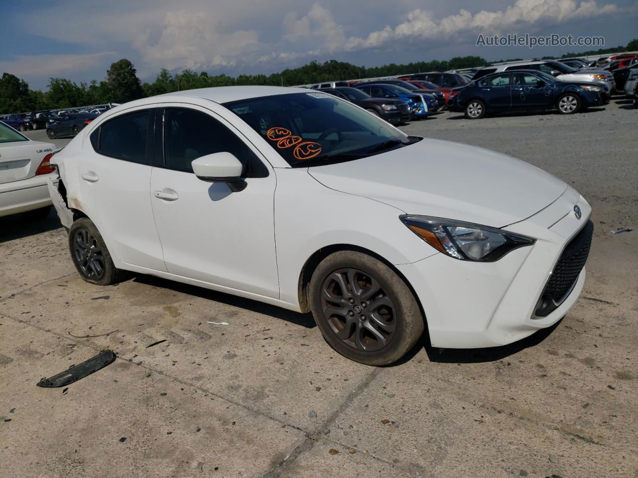 2019 Toyota Yaris L White vin: 3MYDLBYVXKY520446