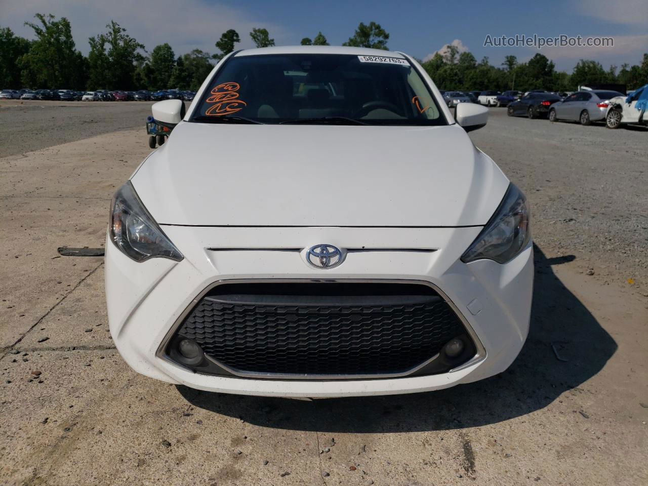 2019 Toyota Yaris L White vin: 3MYDLBYVXKY520446