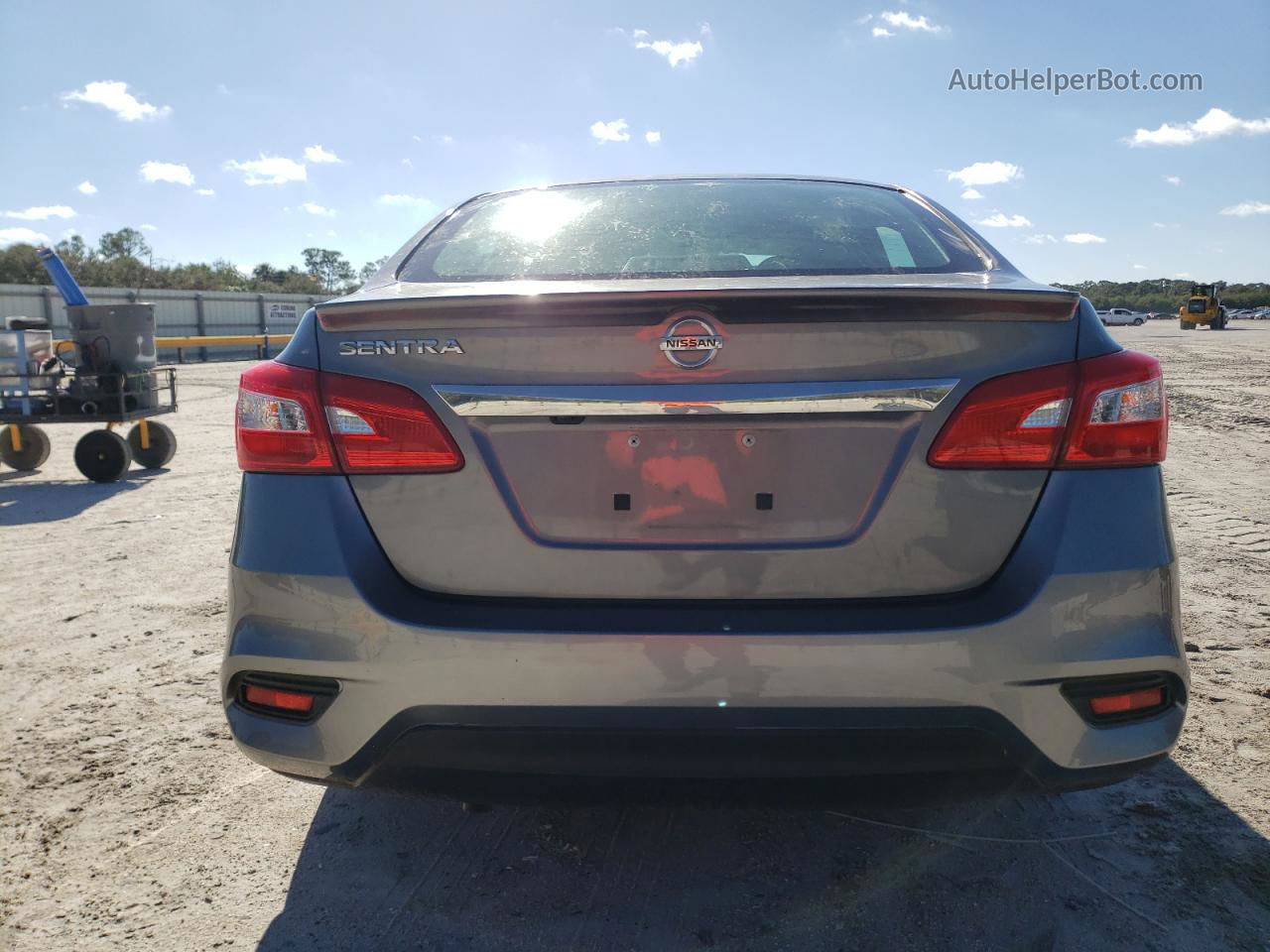 2018 Nissan Sentra S Серый vin: 3N1AB7AP1JY204609