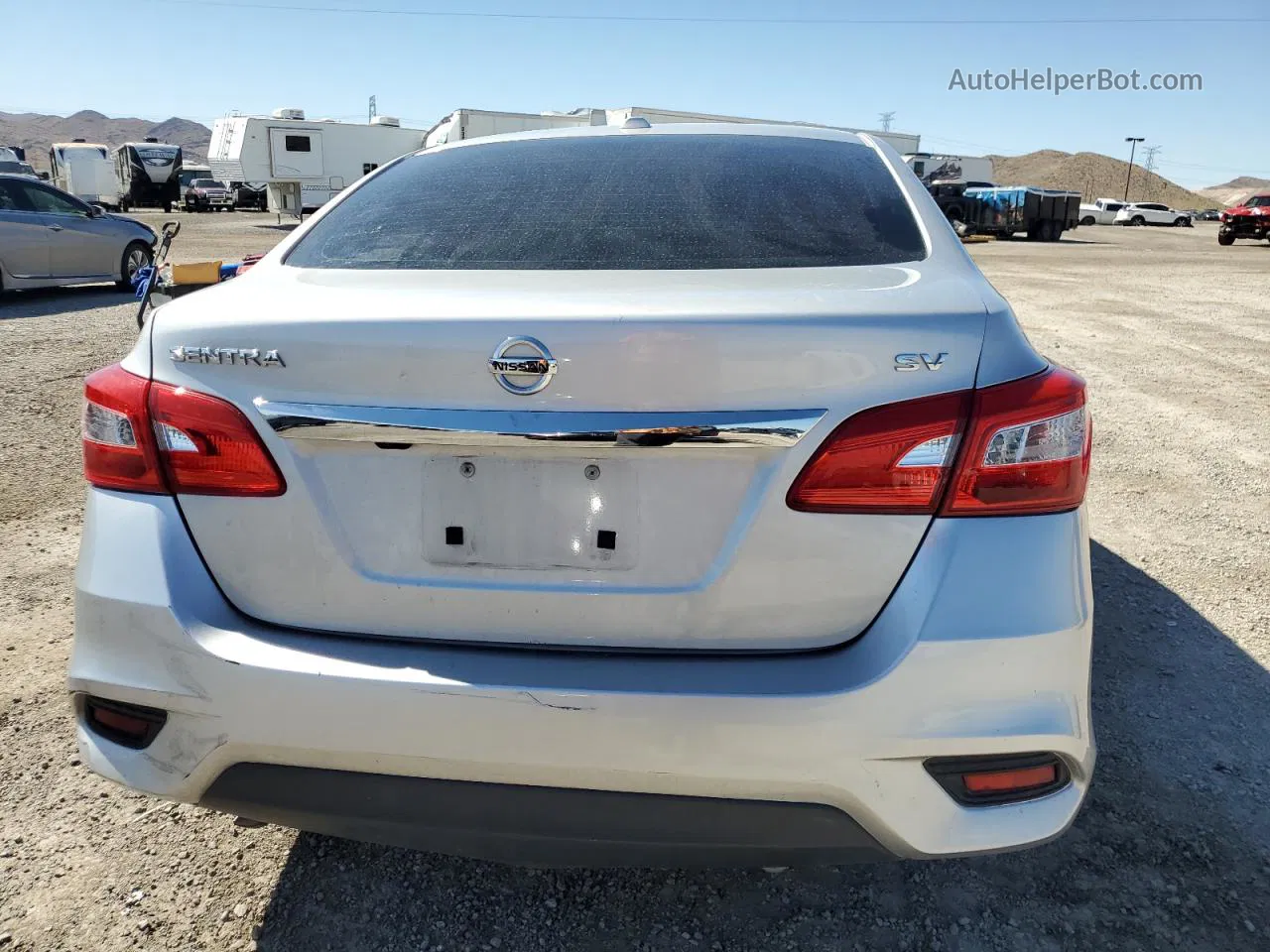 2018 Nissan Sentra S Серебряный vin: 3N1AB7AP1JY248531