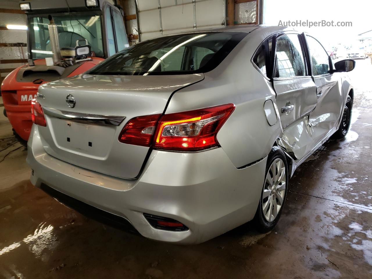 2018 Nissan Sentra S Серебряный vin: 3N1AB7AP2JY293560