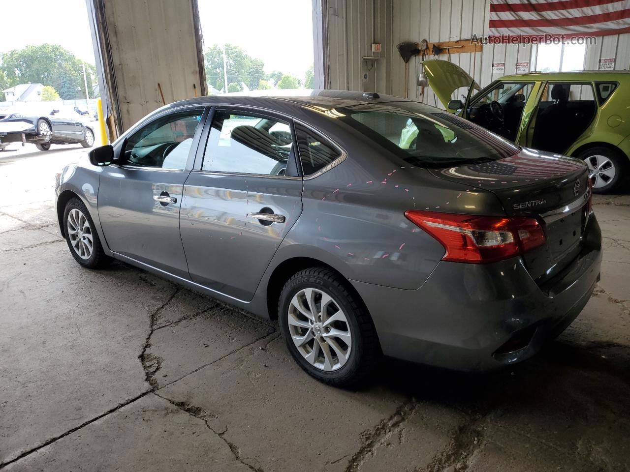 2018 Nissan Sentra S Серый vin: 3N1AB7AP3JL642562