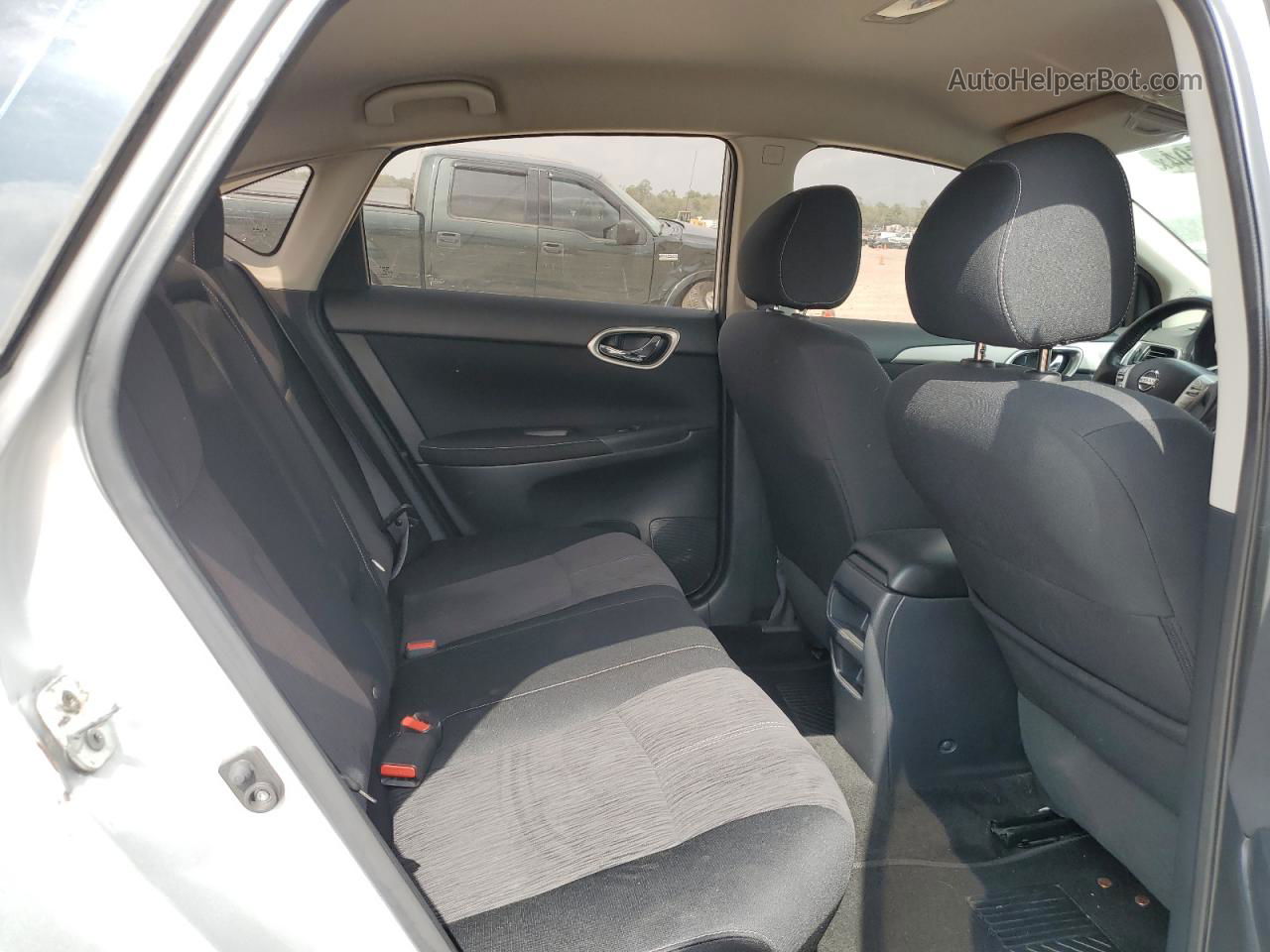 2015 Nissan Sentra S Серебряный vin: 3N1AB7AP4FL643078