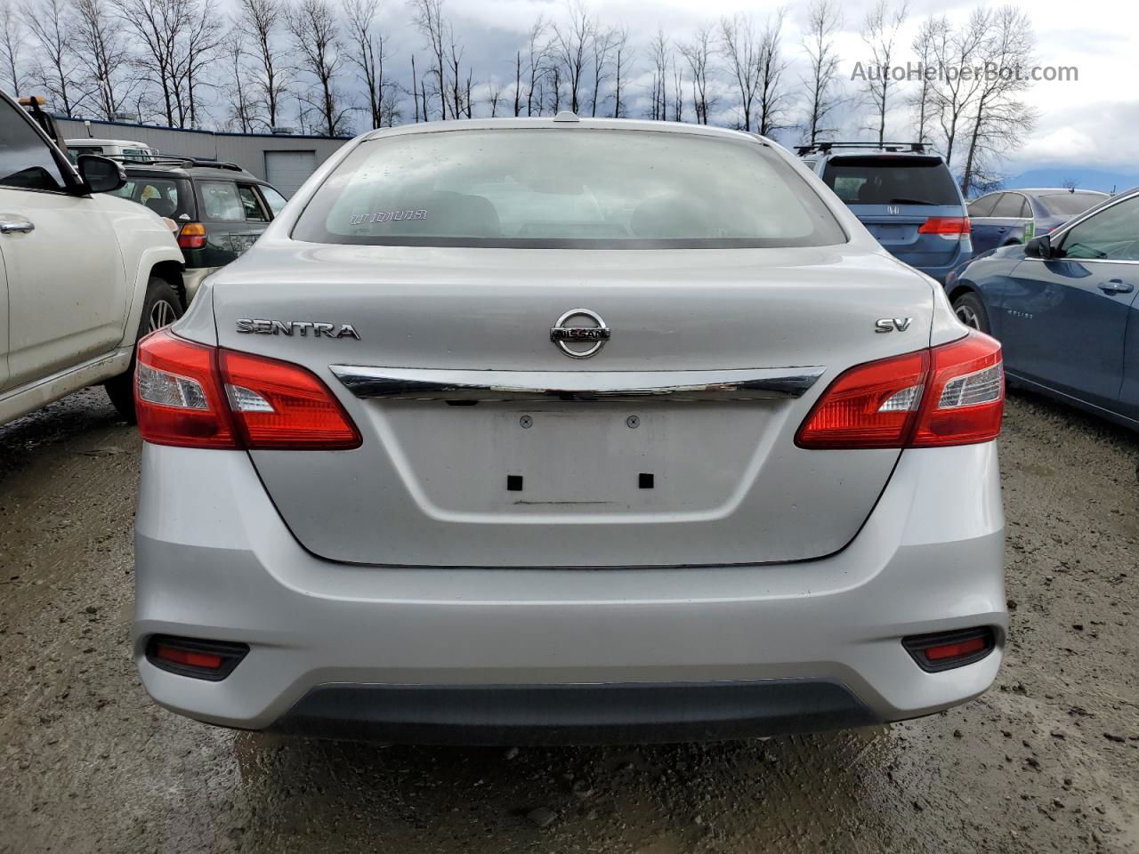 2018 Nissan Sentra S Серебряный vin: 3N1AB7AP4JL628119