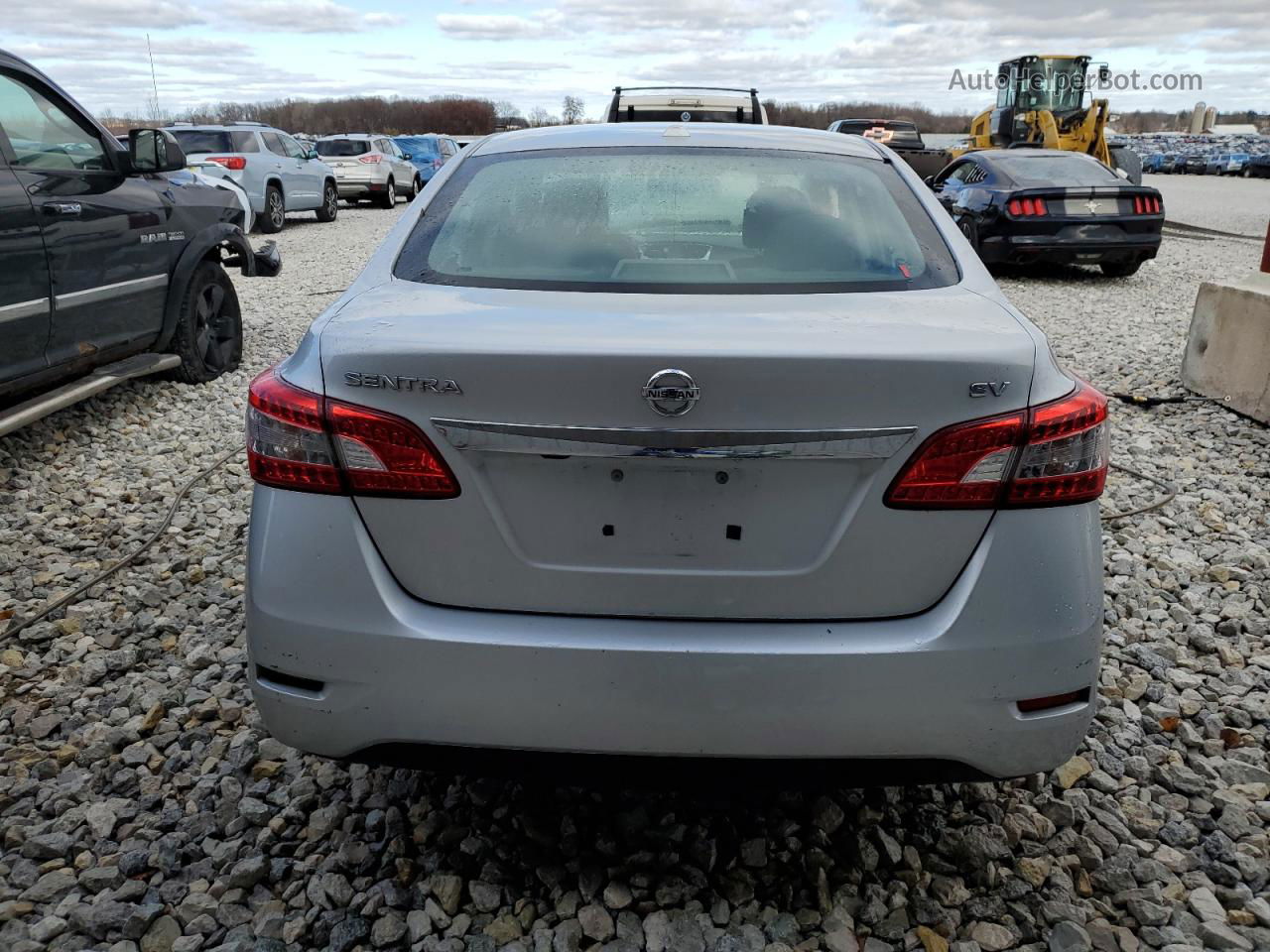 2015 Nissan Sentra S Серебряный vin: 3N1AB7AP7FY304690