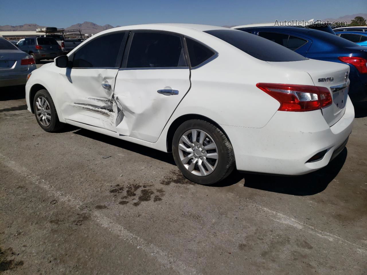 2018 Nissan Sentra S Белый vin: 3N1AB7AP7JY310336