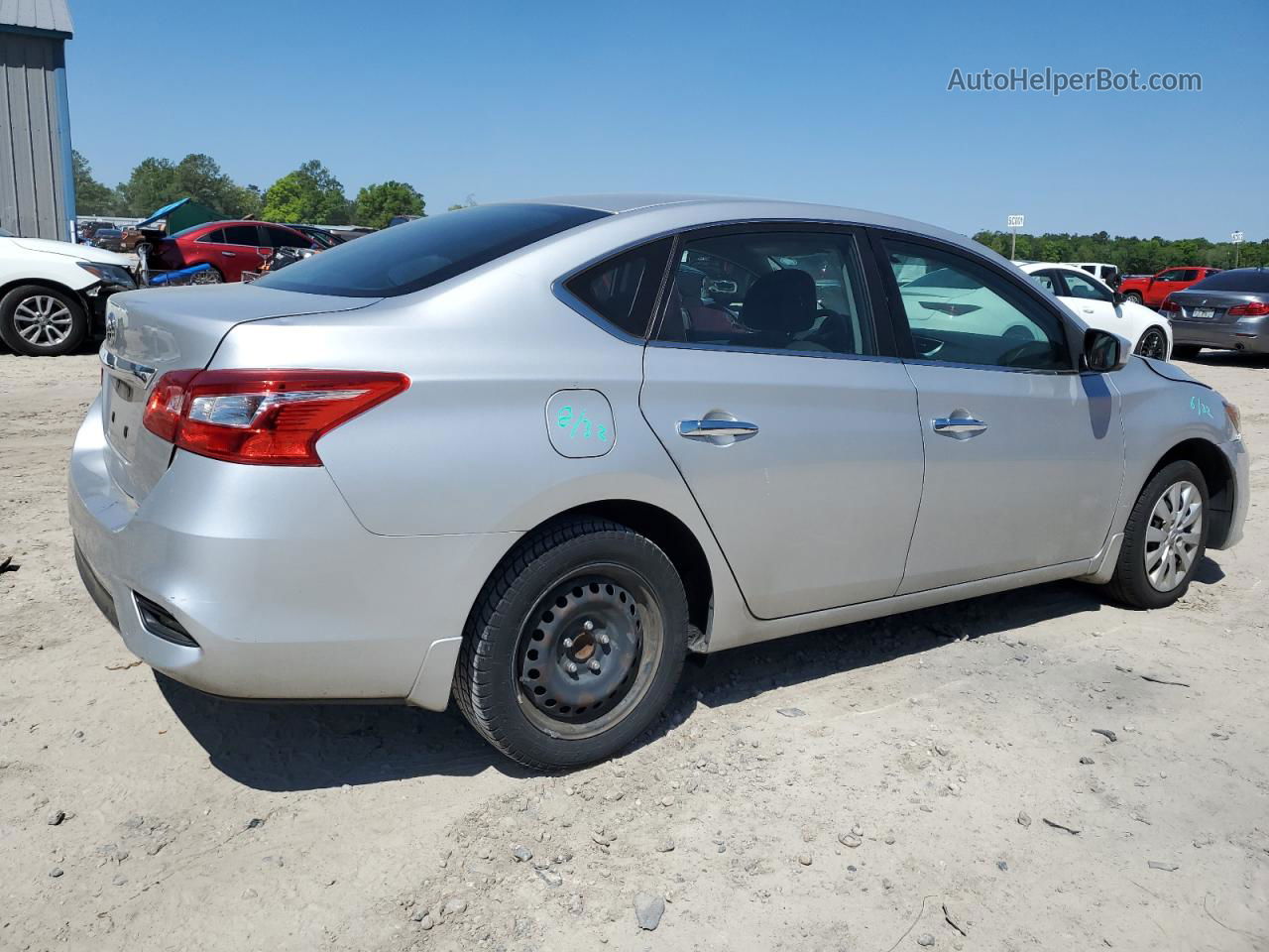 2018 Nissan Sentra S Серебряный vin: 3N1AB7AP7JY339545