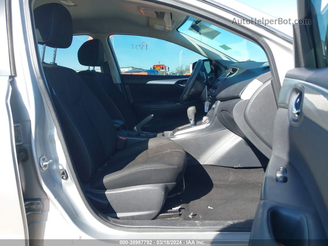 2018 Nissan Sentra S Серебряный vin: 3N1AB7AP9JY326733