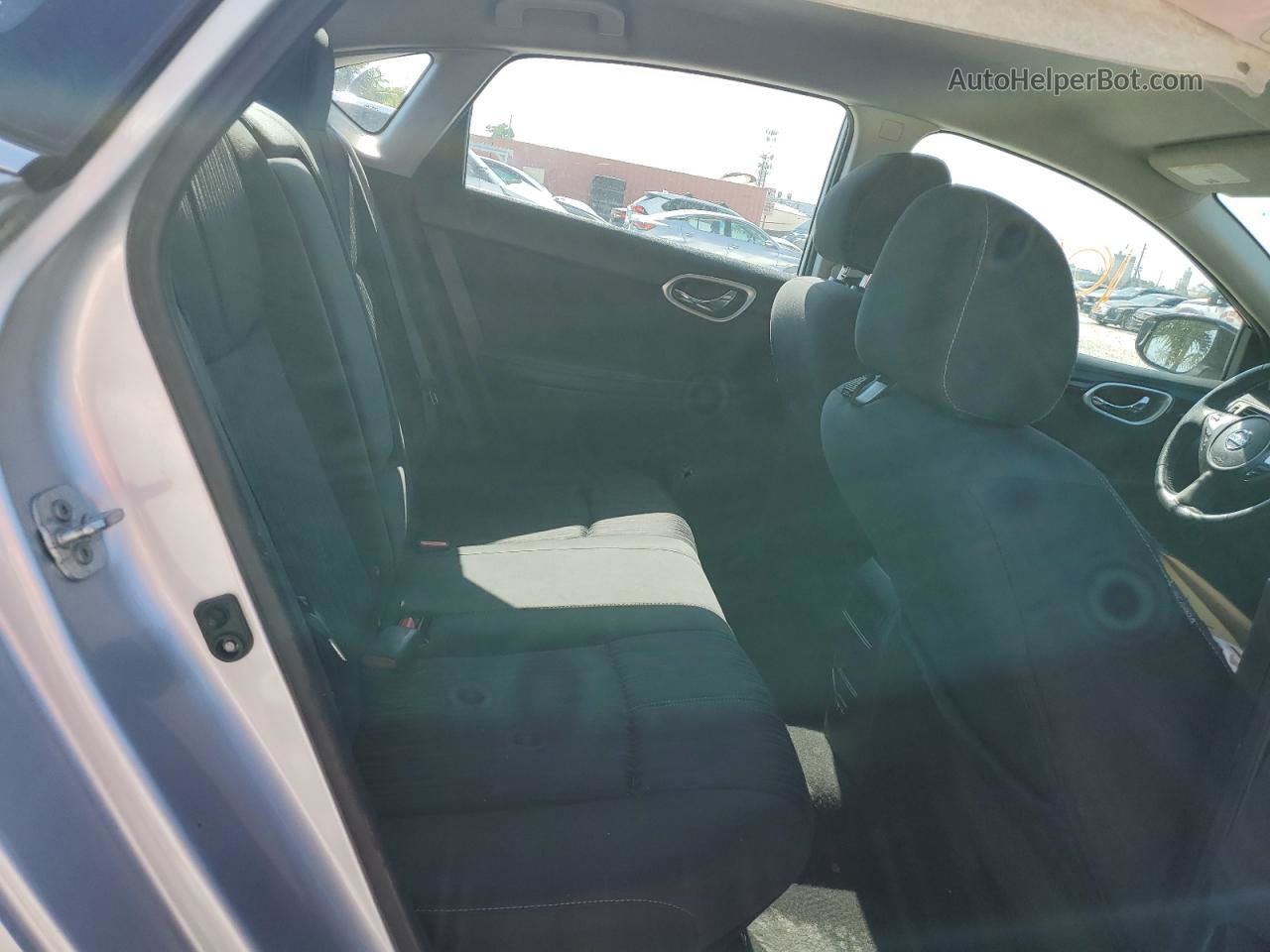 2018 Nissan Sentra S Серебряный vin: 3N1AB7APXJL640307