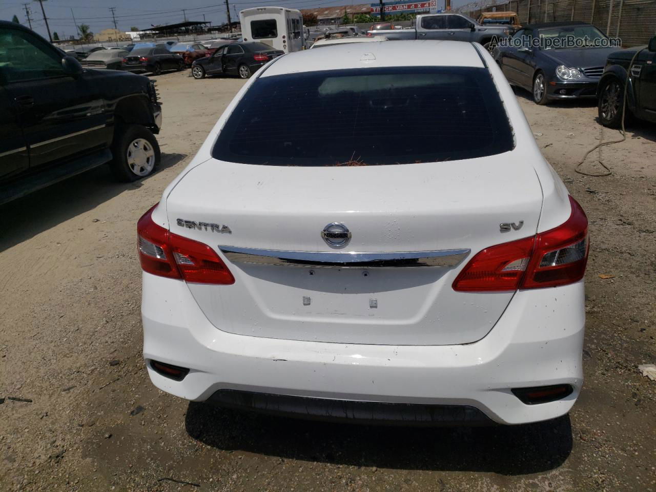 2018 Nissan Sentra S White vin: 3N1AB7APXJY256398