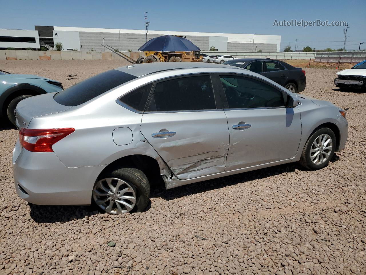 2018 Nissan Sentra S Серебряный vin: 3N1AB7APXJY286257