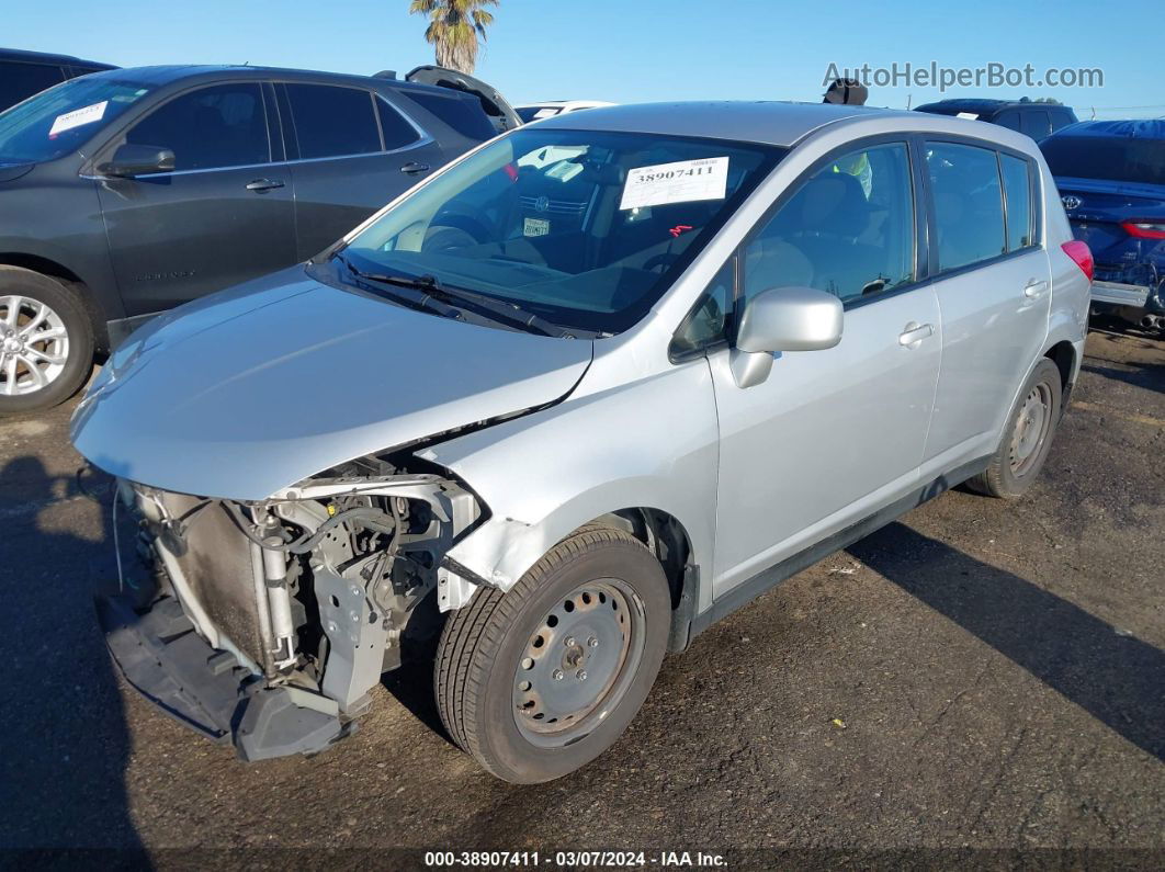 2009 Nissan Versa 1.8s Серебряный vin: 3N1BC13E89L457204