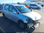 2009 Nissan Versa 1.8s Серебряный vin: 3N1BC13E89L457204