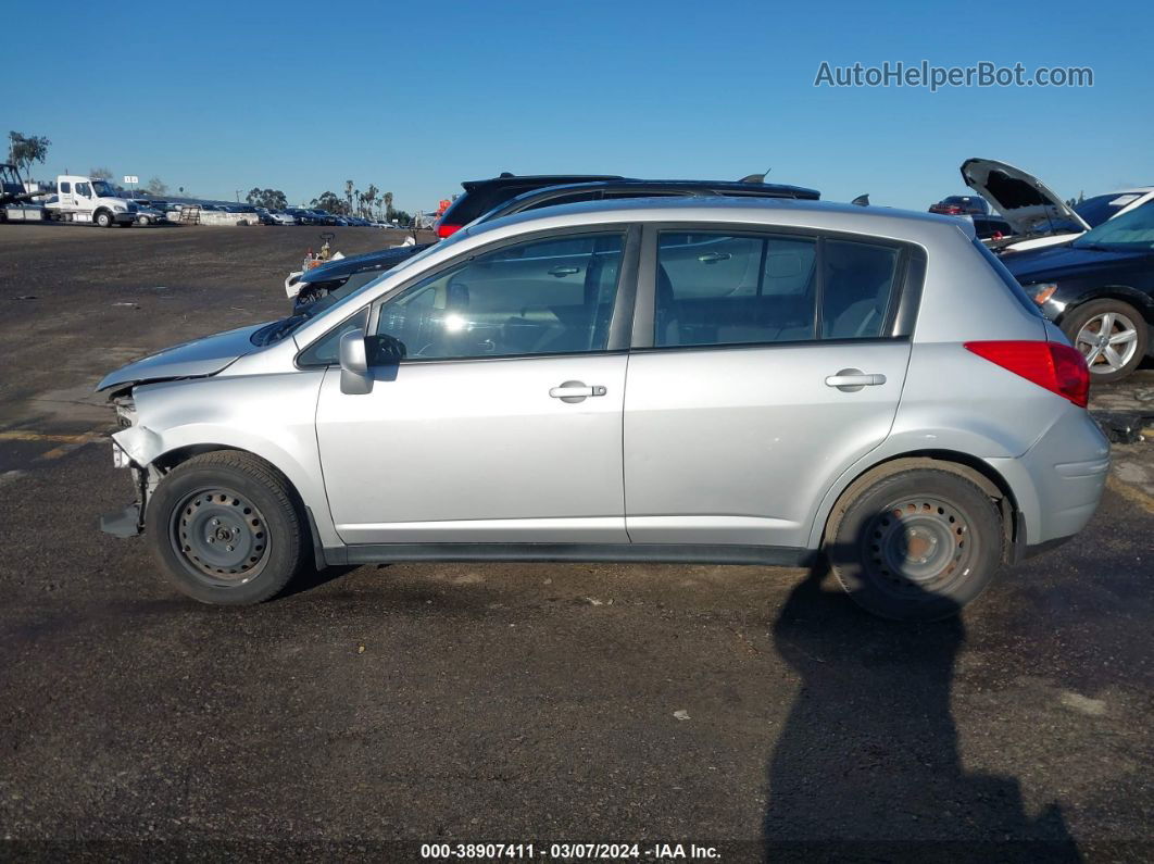 2009 Nissan Versa 1.8s Серебряный vin: 3N1BC13E89L457204