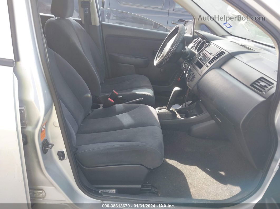 2009 Nissan Versa 1.6 Серебряный vin: 3N1CC11E09L450352