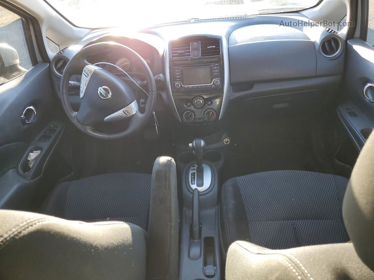 2018 Nissan Versa Note S Серебряный vin: 3N1CE2CP1JL354524