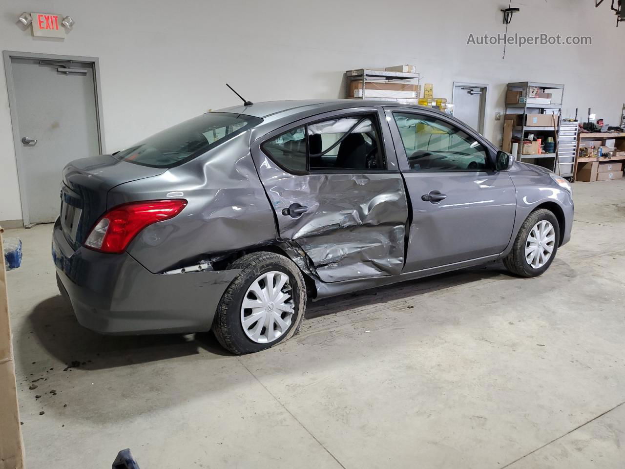 2016 Nissan Versa S Silver vin: 3N1CN7AP0GL880944