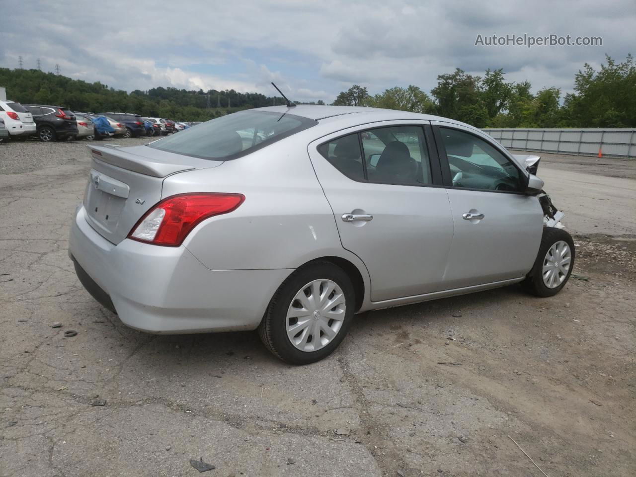 2018 Nissan Versa S Серебряный vin: 3N1CN7AP0JK441594