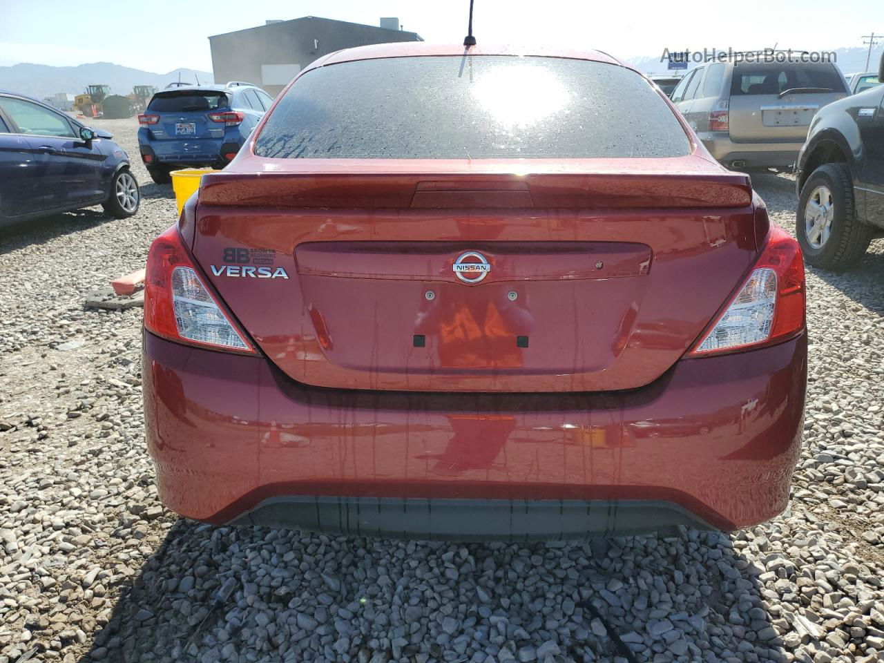 2018 Nissan Versa S Burgundy vin: 3N1CN7AP0JL801313