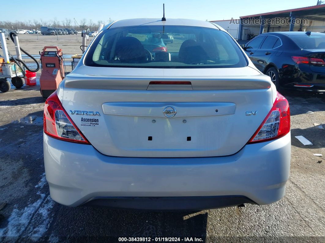 2018 Nissan Versa 1.6 Sv Silver vin: 3N1CN7AP0JL810870