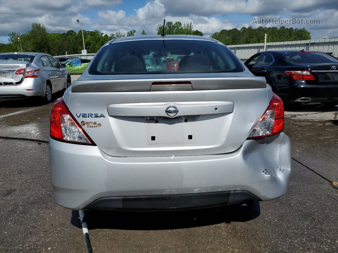 2018 Nissan Versa S Серебряный vin: 3N1CN7AP0JL812845